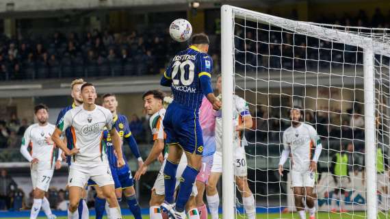 (VIDEO) Verona-Venezia 2-1, buon primo tempo ma tanti difetti: errore di Joronen e problemi sui piazzati