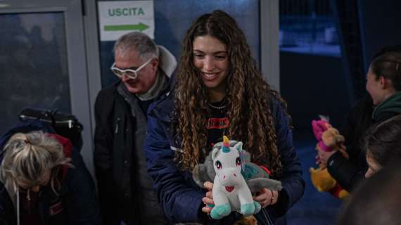 Reyer, i peluche dell'iniziativa Teddy Bear Toss donati al Punto Caritas di Mestre