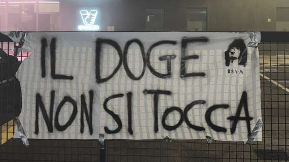 Venezia, arriva il primo striscione per Pohjanpalo: "Il Doge non si tocca"