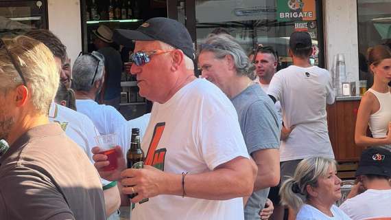 Venezia-Torino, il presidente Duncan Niederauer passa il prepartita insieme ai tifosi