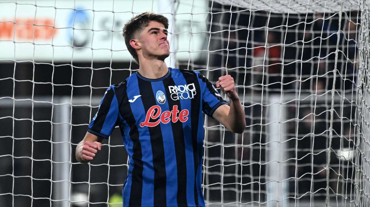 Serie A, l'Atalanta batte il Milan 2-1: polemiche per il gol di De Ketelaere