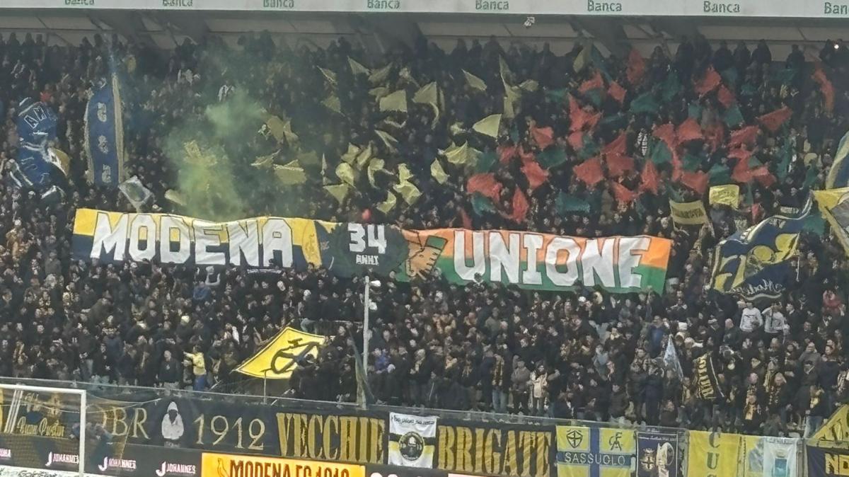 Modena-Venezia, si rinnova il gemellaggio tra l due tifoserie: appare uno striscione nel Settore Ospiti