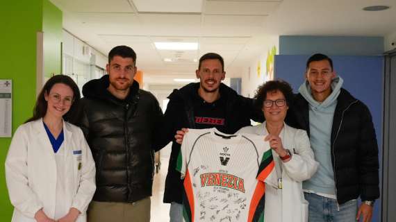 Il Venezia FC in visita ai reparti di Pediatria degli Ospedali di Venezia e Mestre