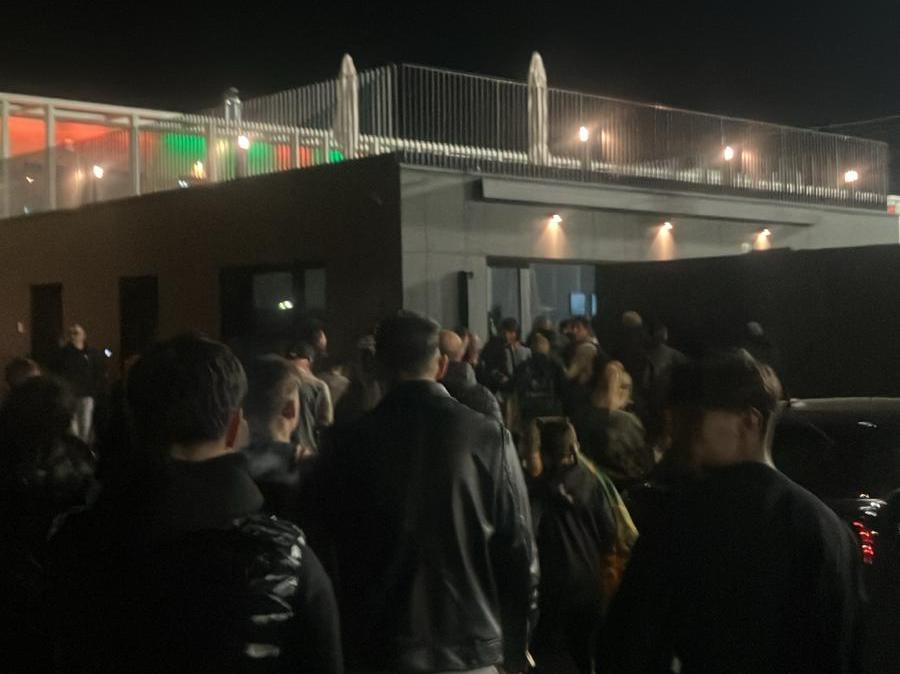 Centinaia di tifosi già a Ca' Venezia: tutto pronto per festeggiare con la squadra