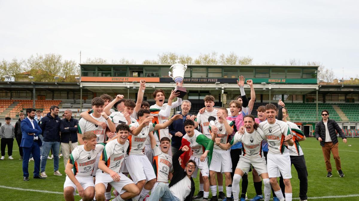 Venezia, l'I.I.S. Vendramin Corner vince il Trofeo Sigalotti al Penzo