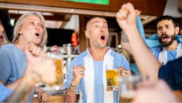 Sponsorizzazione dell'Industria del Casinò nelle Squadre Sportive e nelle Comunità di Tifosi