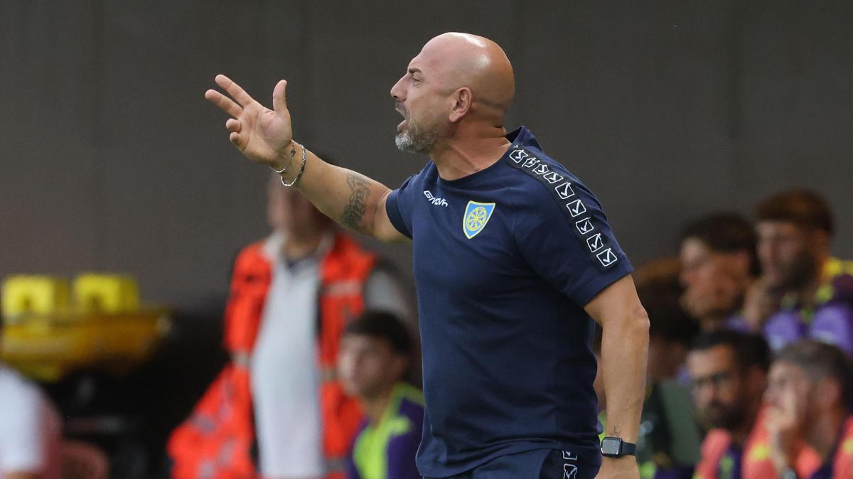 Carrarese, Calabro: "Il Venezia è una big del campionato, mi ricorda il Sassuolo"