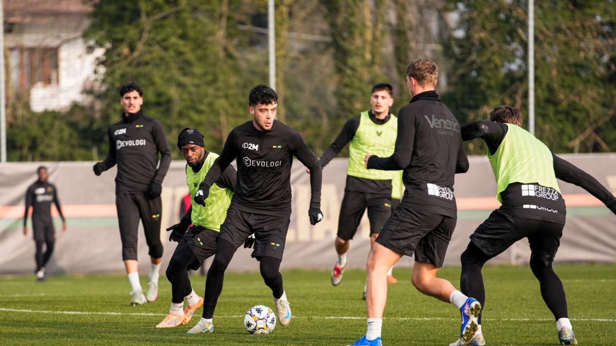 Venezia, annunciati tre nuovi Training Kit Sponsor: sono 2M Home, Evolgi e FREZZA Group