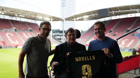 Utrecht-Venezia, Antonelli e Di Francesco omaggiano l'ambasciatore italiano in Olanda con la maglia arancioneroverde