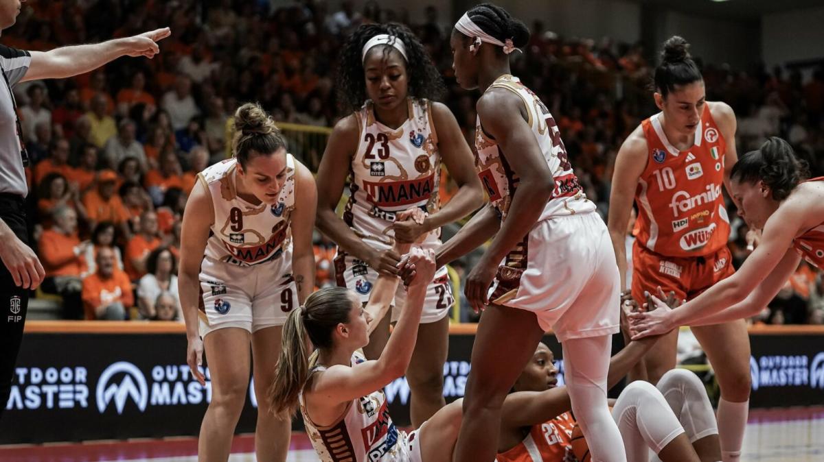 Reyer, è Schio a vincere lo Scudetto: la Famila si impone 70-64 in Gara 3