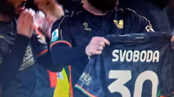 Venezia, Zampano segna e insieme alla squadra dedica il gol A Svoboda