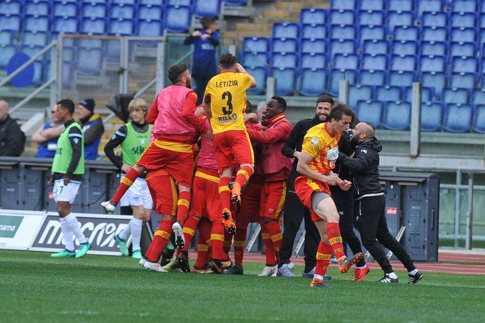 Serie B, il Benevento travolge la Salernitana