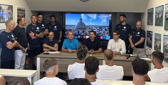 È cominciato il precampionato: primo giorno tra discorsi, lavoro e cori della Curva