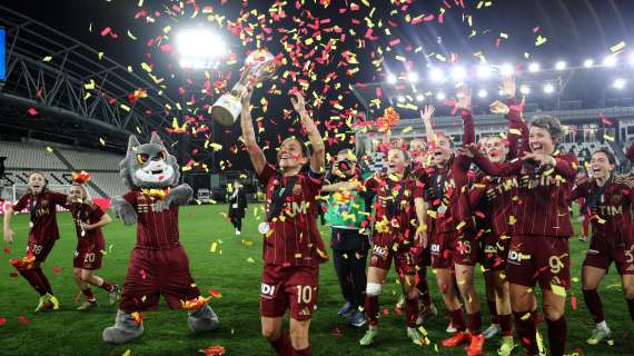 Roma-Genoa, giro di campo della Femminile per la vittoria della Supercoppa Italiana