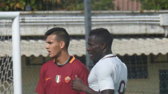 La Roma in campo con la maglia scudettata della Primavera. FOTO!