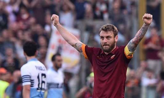 Twitter AS Roma: "All'asta le maglie di Totti e De Rossi"