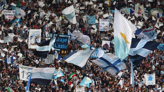 Lazio: a Formello i tifosi sostengono la squadra, domani allenamento a porte aperte