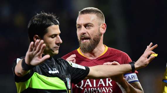 L'arbitro - Primo Roma-Cagliari per Manganiello. Giallorossi imbattuti in Serie A, unica sconfitta dei sardi proprio all'Olimpico. Lo strano rapporto con Dzeko...