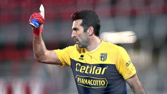 Parma, Buffon allontana l'addio al calcio e scherza sui social: "50 volte a San Siro...per ora"