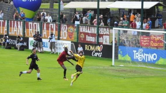 Pinzolo-Roma, scontro tra Sadiq e Cereghini. FOTO!