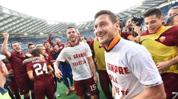 Twitter AS Roma: "Totti ha segnato 299 gol per colpa di questo autogol". VIDEO!