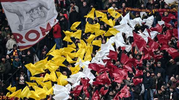 Roma-Parma 5-0, la Curva Sud applaude la squadra al triplice fischio