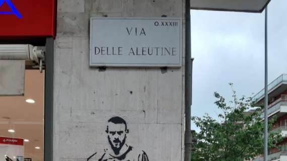 Murales per De Rossi a Ostia. L'immagine è stata già cancellata. FOTO!