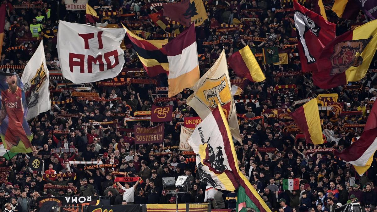Roma-Inter 0-1 - La Curva Sud applaude la squadra nel post partita