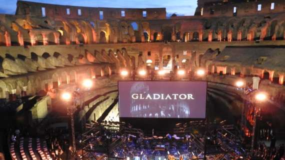 Accadde oggi - Totti e Russell Crowe al Colosseo. Sabatini: "Per un certo momento mi sono sentito un prigioniero". Pallotta: "Lotito dice inesattezze, forse è davvero della Roma"