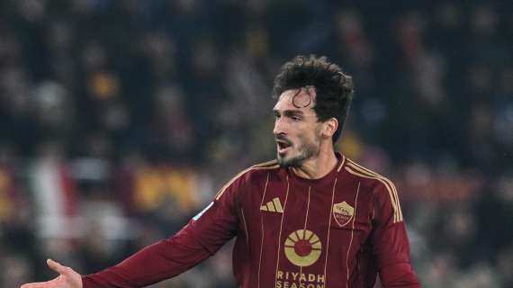 Roma-Cagliari, Hummels si congratula con Svilar: "Bravo"