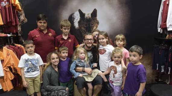 Twitter AS Roma - Balzaretti incontra i bambini al Roma Store. FOTO!