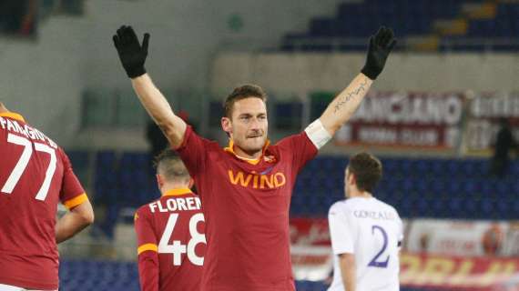 Schiacciata la Fiorentina, Totti super: all'Olimpico finisce 4-2
