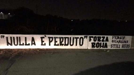 Striscione a Trigoria: "Nulla è perduto". FOTO!