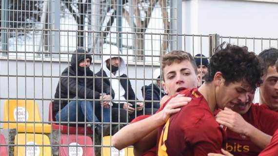VG - Totti assiste alla vittoria dell'Under 17 contro il Frosinone
