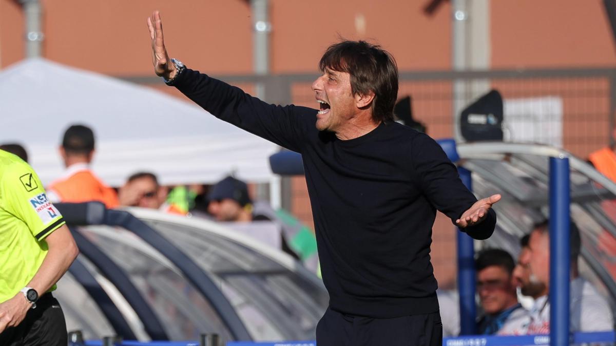 Napoli, Conte: "Niente calcoli, più andiamo in alto e più lustro a scudetto"