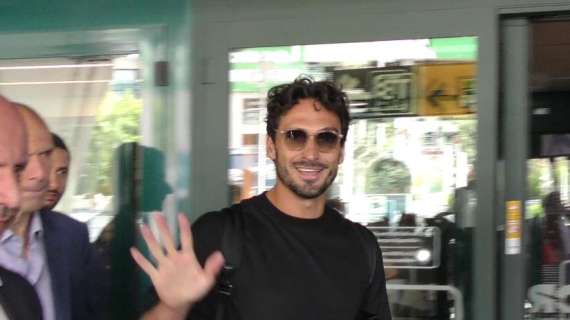 Calciomercato Roma - Atterrato Hummels: subito foto e autografi con i tifosi. FOTO! VIDEO!