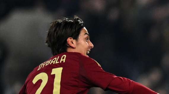 Roma-Lazio, standing ovation per Dybala al momento del cambio