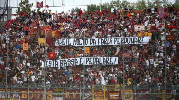 Perugia-Roma, striscione dei tifosi giallorossi: "Avete molto da farvi perdonare, testa bassa e pedalare". FOTO!