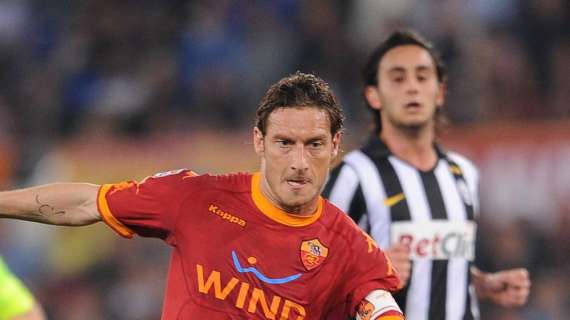 Totti torna a fare il cucchiaio e la Roma imbocca la via della vittoria