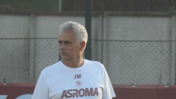 Mourinho con i piedi sul tavolo nel suo ufficio. VIDEO!