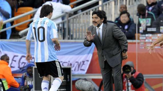 Barcellona, Messi ammonito dopo l'omaggio a Maradona. L'insolito e dettagliato referto dell'arbitro Lahoz. VIDEO!