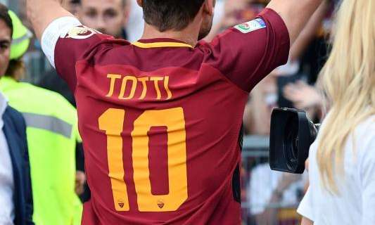 Lanciata nello spazio la maglia di Francesco Totti: "Occhi al cielo, magari da quaggiù si vede!". VIDEO!