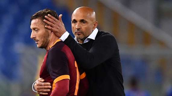 Viva Rai 2, Fiorello chiama in diretta Spalletti e gli passa Totti. Il CT: "Francesco sto bene, ora che ti sento anche meglio"