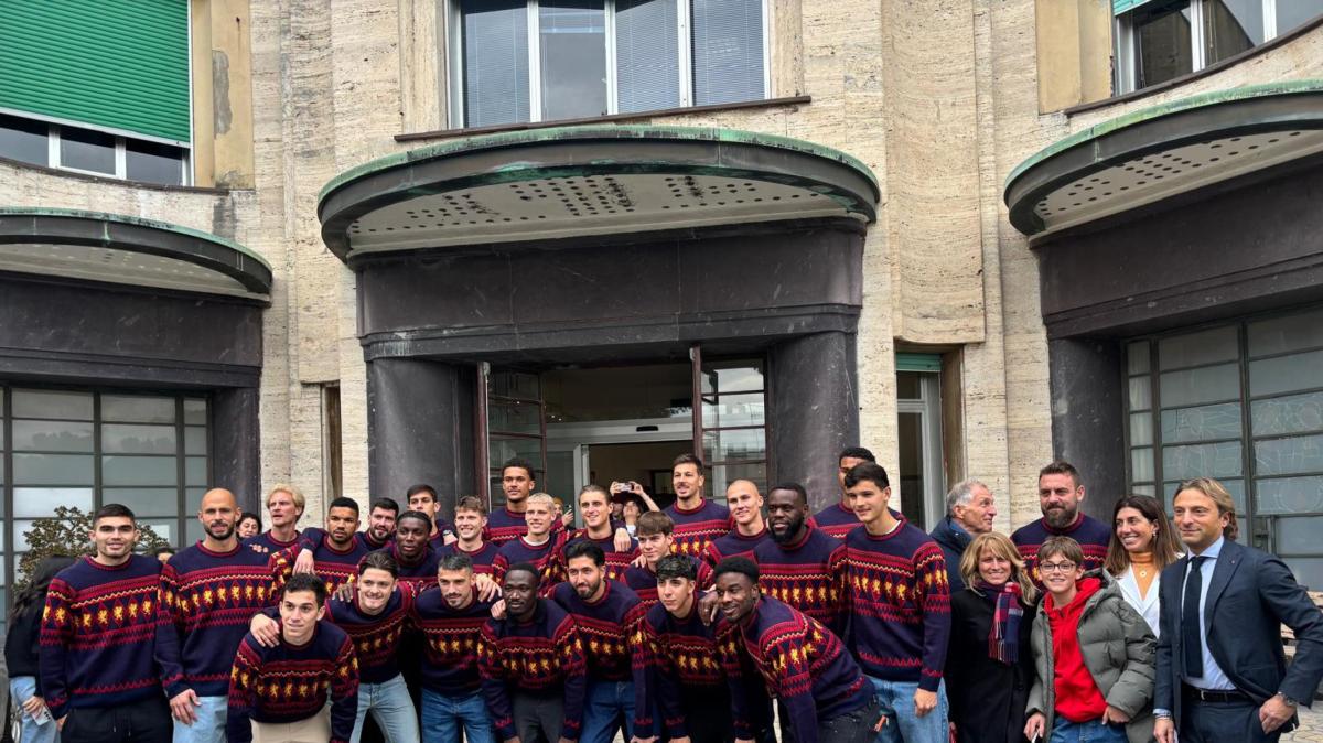 Visita al Gaslini per i giocatori del Genoa