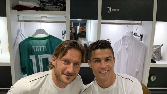 Partita del Cuore 2019, Totti posa con Cristiano Ronaldo: "Prima partita insieme". FOTO!