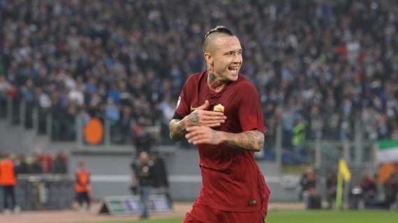 Twitter, Nainggolan mette un cuore giallorosso sull'albero di Natale. FOTO!