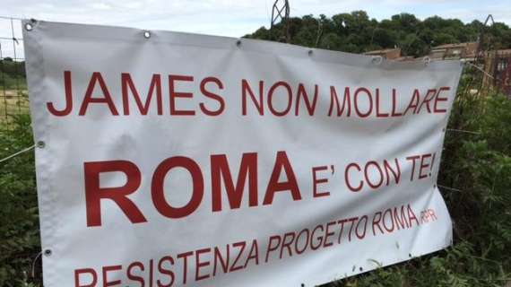 Trigoria, striscione per Pallotta: "Non mollare. Roma è con te!". FOTO!