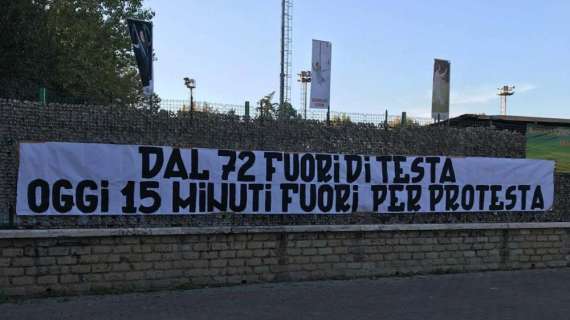 Striscione dei Fedayn in vista di Roma-Napoli: "Oggi 15 minuti fuori per protesta". FOTO!