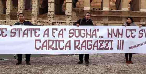 Striscione al Colosseo per la Roma: "Ce state a fa sognà, nun ce svejate... Carica ragazzi!". FOTO!