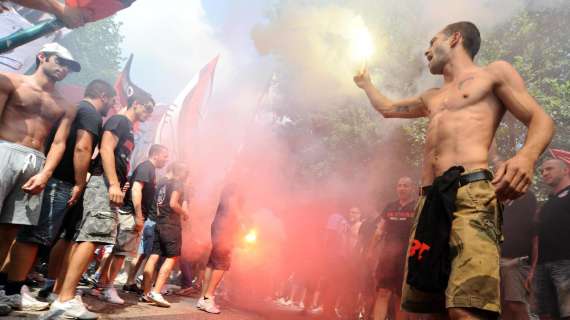 Gli esplode bomba-carta in casa: grave ultrà giallorosso